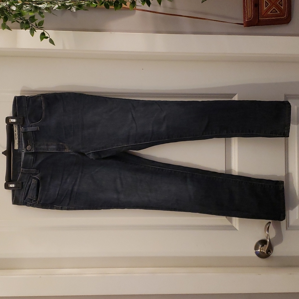 DKNY Jeans, sz 6 petite, mid rise